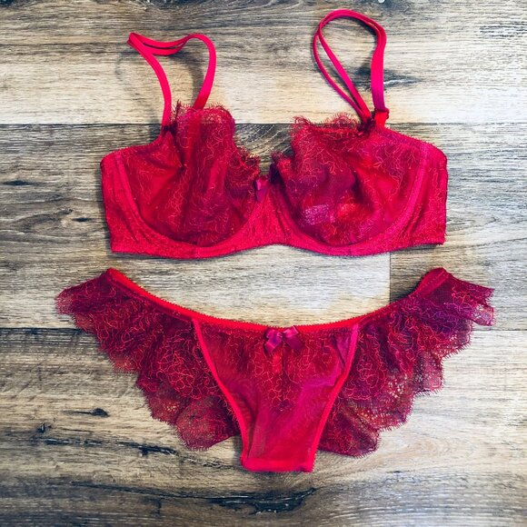 RARE!!! Victoria's Secret Lipstick Red Chantilly Lace Unlined Demi Bra, 34D - Picture 4 of 5